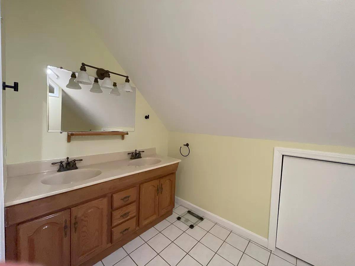 Apartment for rent at 17 Parsons St #1, Quincy, MA 02169