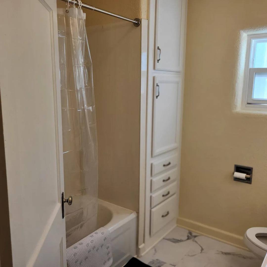 House for rent at 620 Candelaria Rd NW, Albuquerque, NM 87107