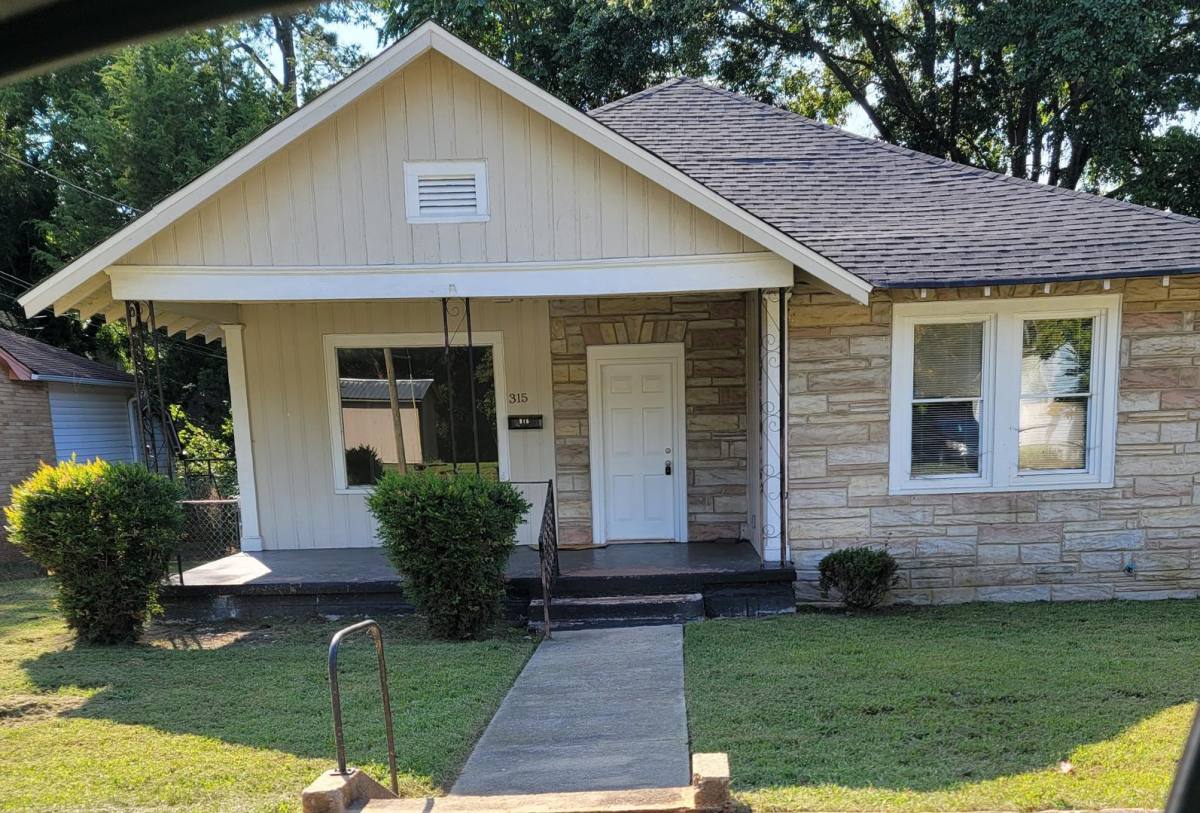 House for rent at 315 S Weldon St, Gastonia, NC 28052