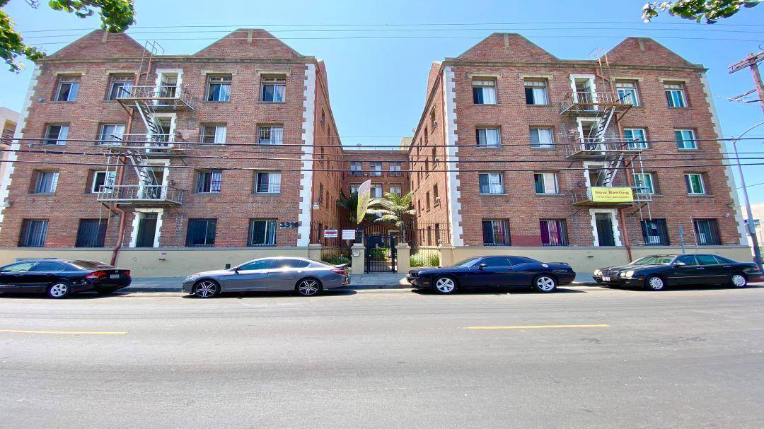 Apartment for rent at 3316 San Marino St #105, Los Angeles, CA 90006
