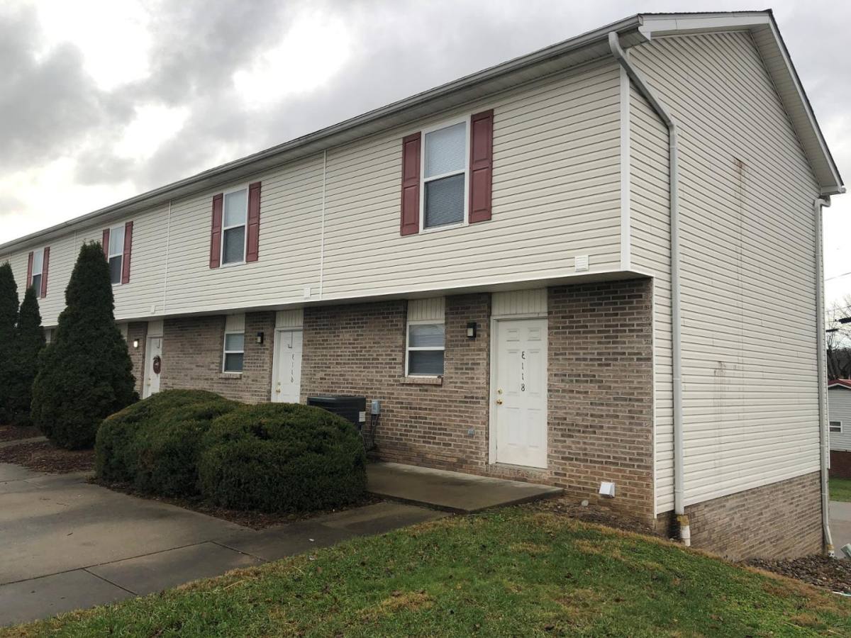 Townhouse for rent at 3110 Putnam Ave #1, Hurricane, WV 25526