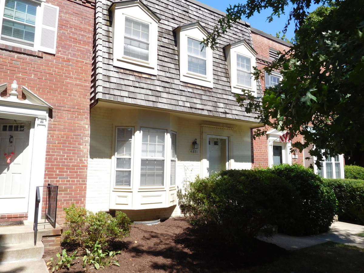 Townhouse for rent at 4821 Chevy Chase Dr, Chevy Chase, MD 20815