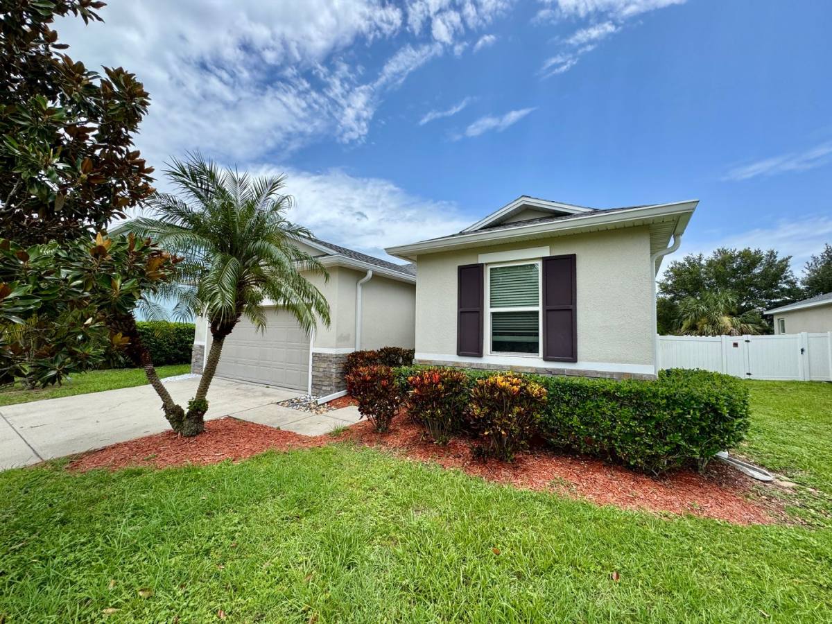 House for rent at 1566 Auburn Hills Court, Tavares, FL 32778