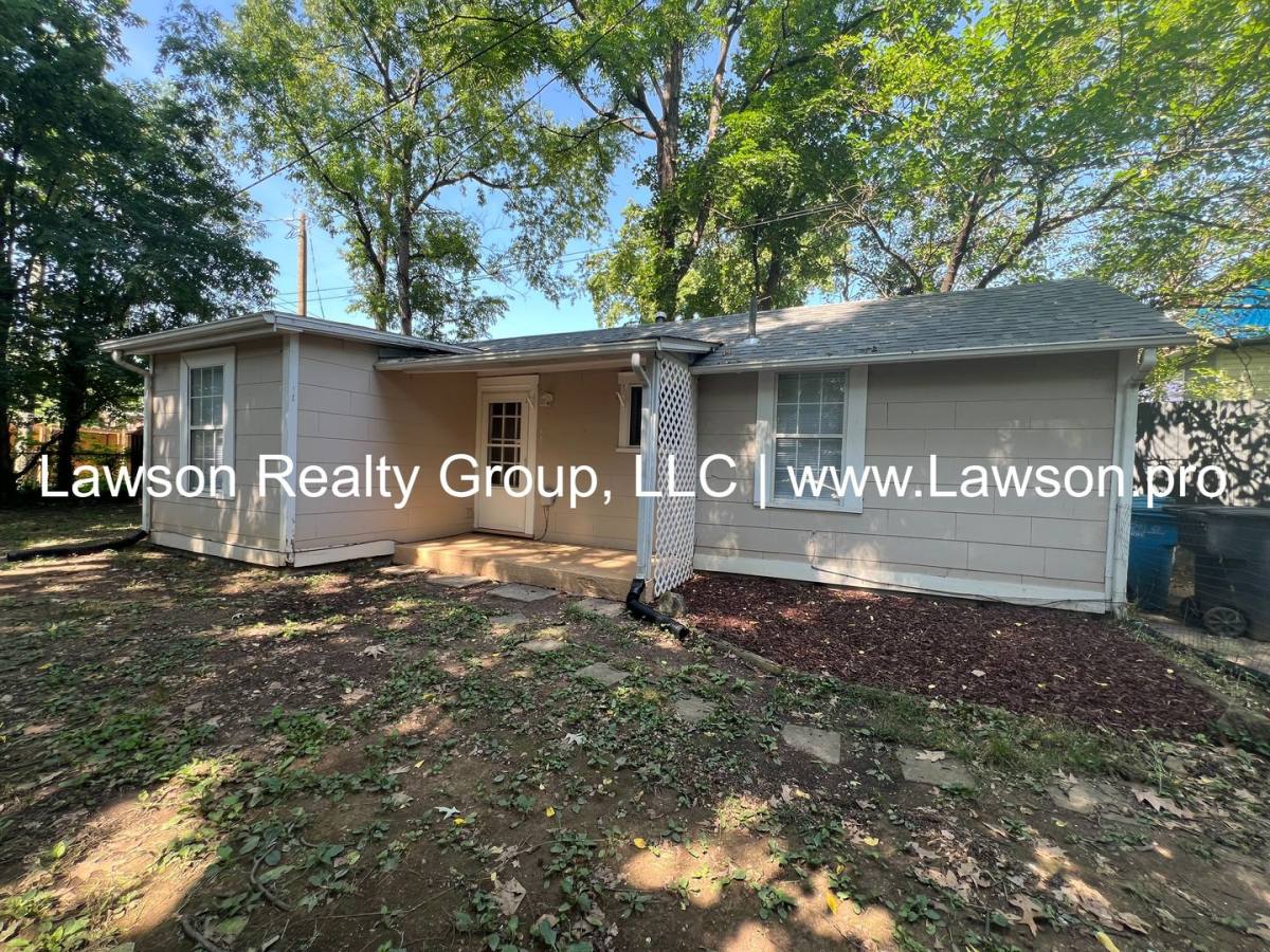 Apartment for rent at 2214 Westover Ave, Roanoke, VA 24015