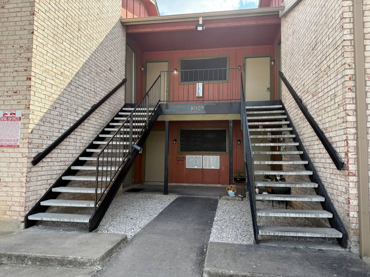 Apartment for rent at 8909 Parkfield Dr, Austin, TX 78758