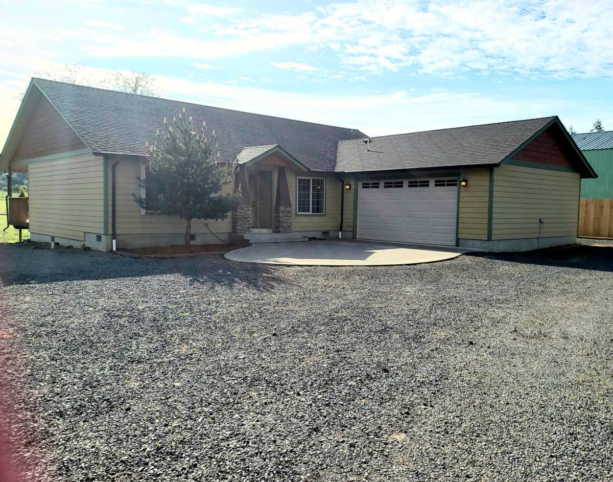 House for rent at 28450 Pleasant Valley Rd, Sweet Home, OR 97386