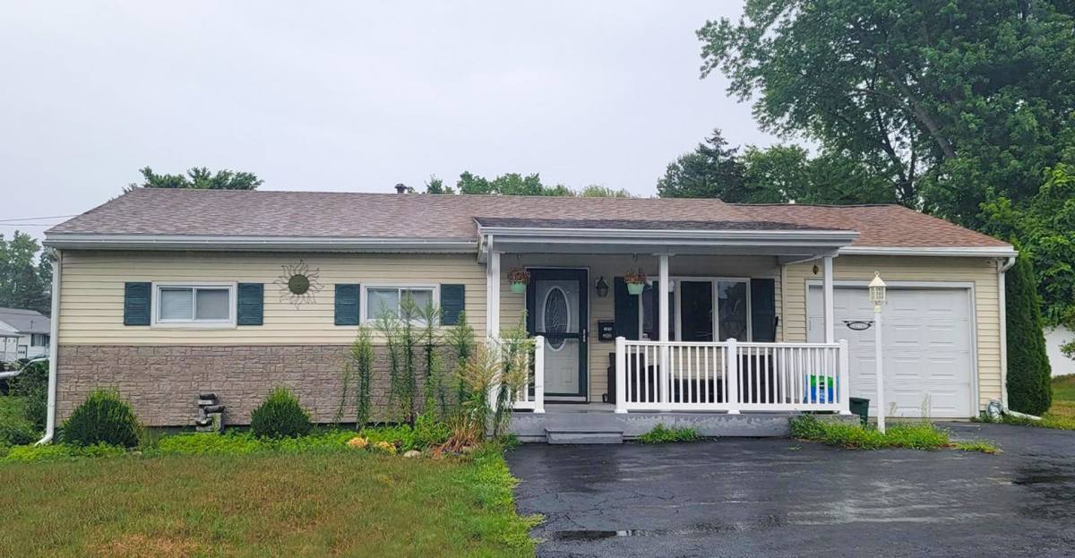 House for rent at 3275 Maryvale Dr, Schenectady, NY 12304
