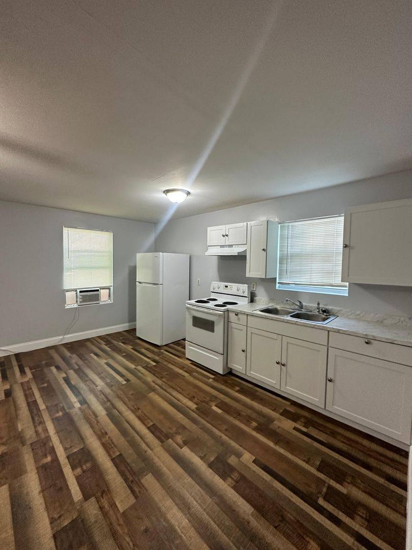 Apartment for rent at 320B - 322 Nixon St, Jacksonville, FL 32204
