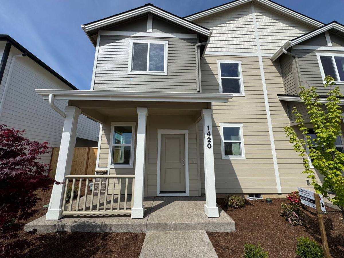 Townhouse for rent at 1420 SE Hankel St, Dallas, OR 97338