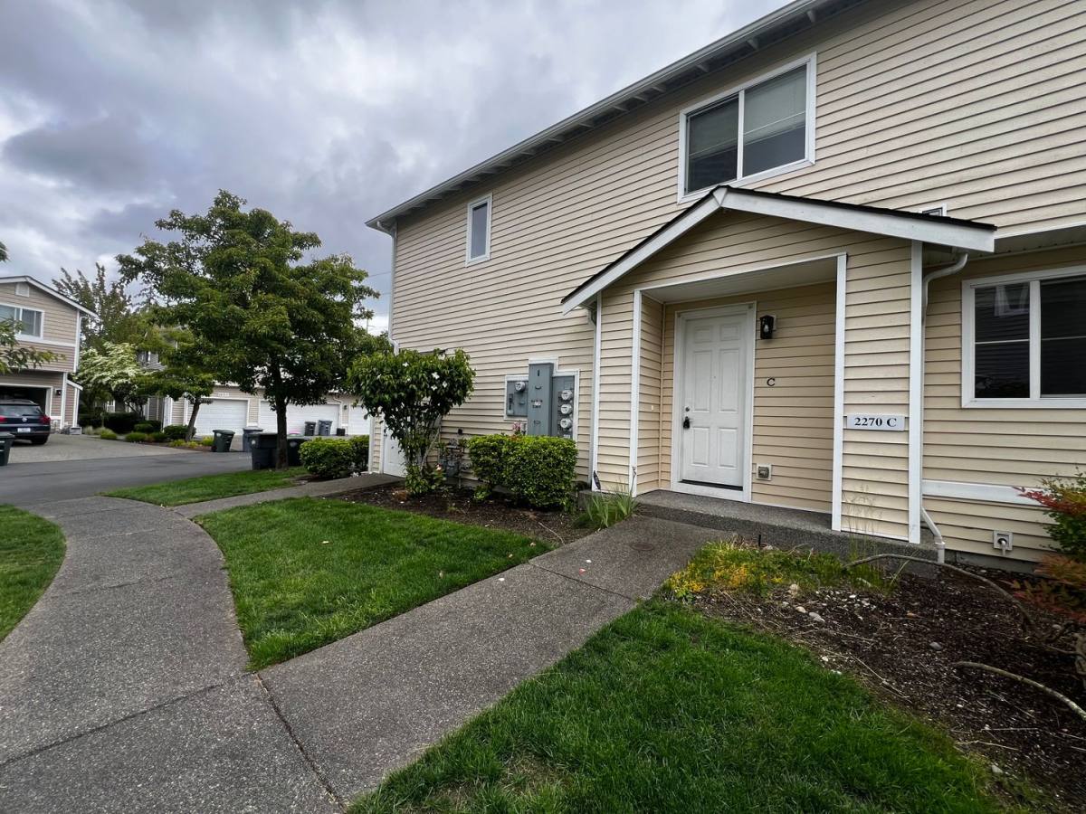 Townhouse for rent at 2270 Bobs Hollow Lane, Dupont, WA 98327