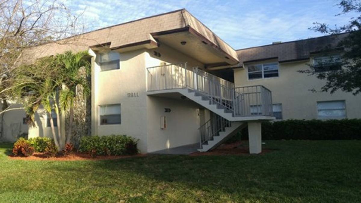 Apartment for rent at 5911 SW 41 St, Fort Lauderdale, FL 33314