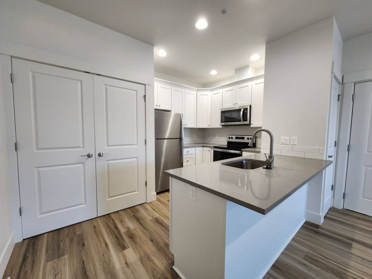 Apartment for rent at 1075 Clearview Ave NE, Salem, OR 97303