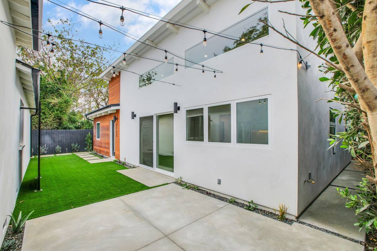 Apartment for rent at 2721 Burkshire Ave, Los Angeles, CA 90064