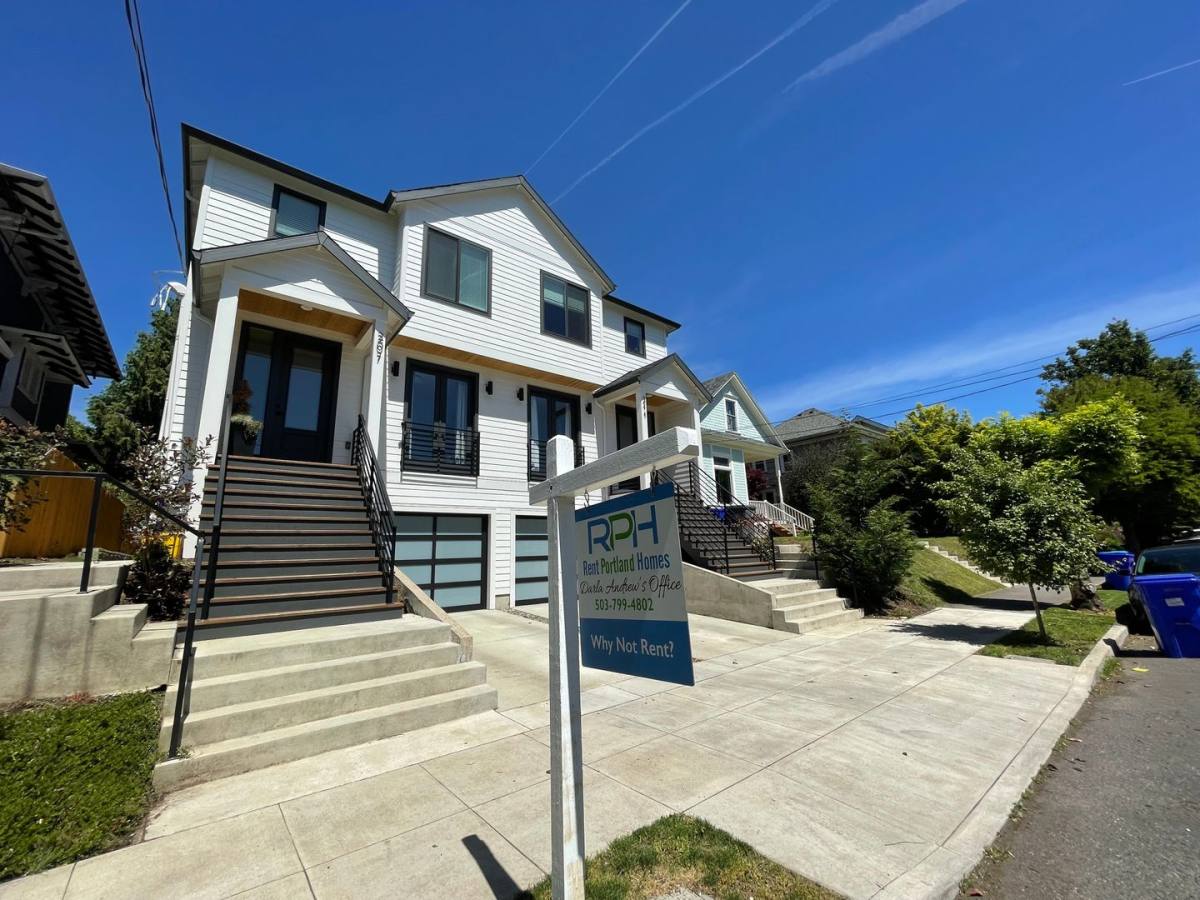 Apartment for rent at 209-211 NE Monroe St, Portland, OR 97212