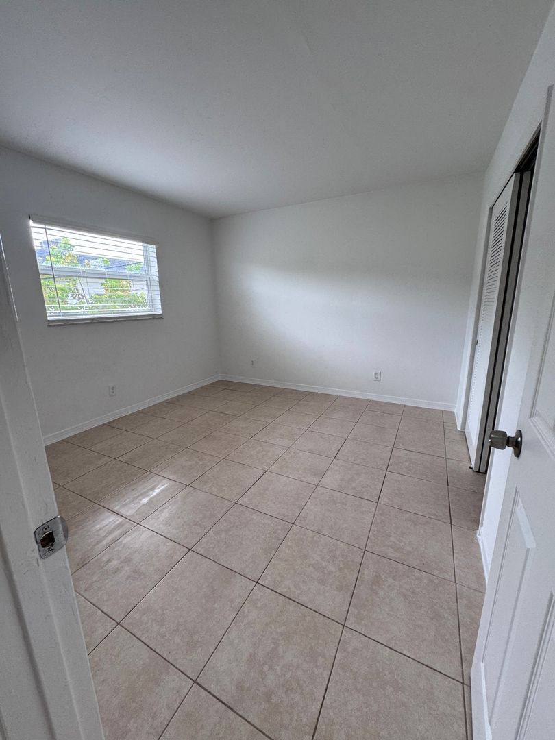Apartment for rent at 3611 N Dixie Highway, Fort Lauderdale, FL 33334