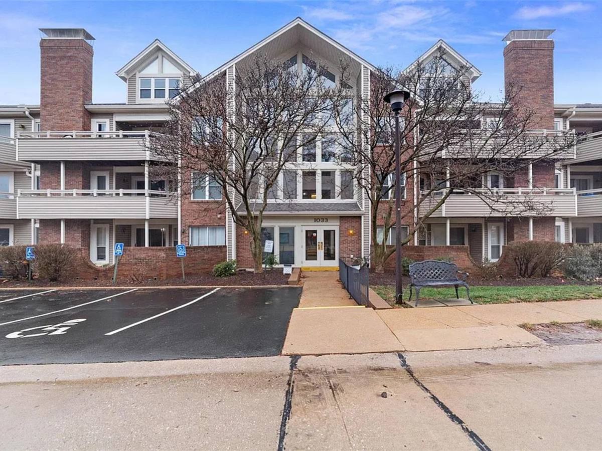 House for rent at 1033 Wilton Royal Dr, Saint Louis, MO 63143