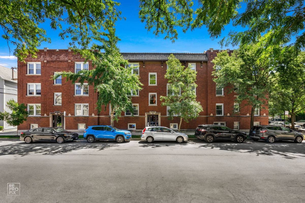 House for rent at 3007 N Clifton Ave, Chicago, IL 60657