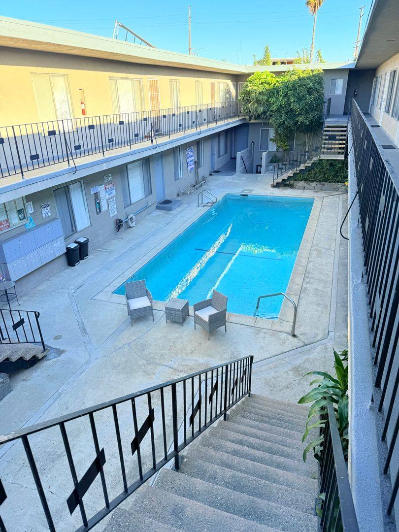 Apartment for rent at 906 S Torrance Blvd, Redondo Beach, CA 90277
