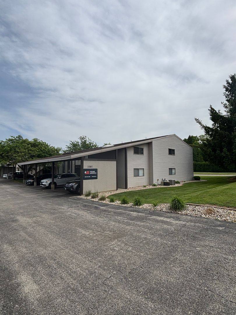 Apartment for rent at 1601 N Hershey, Bloomington, IL 61704