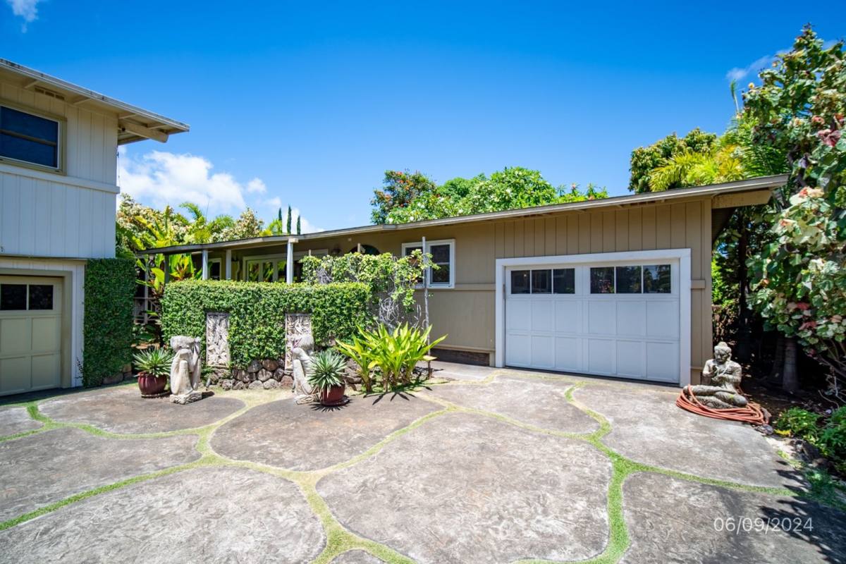 House for rent at 927 10th Ave, Honolulu, HI 96816