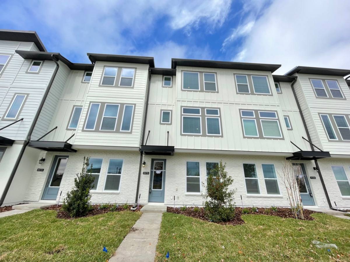 Townhouse for rent at 8578 Warburg Alley, Orlando, FL 32827