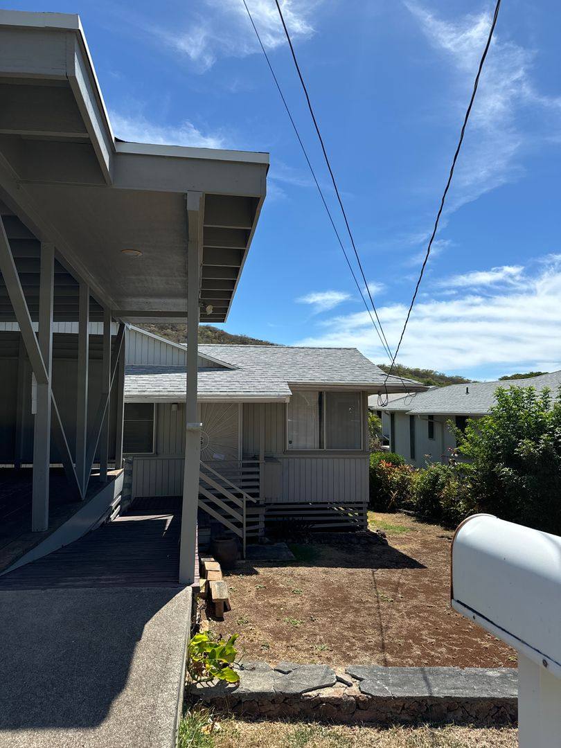 House for rent at 1375 Makaikoa St, Honolulu, HI 96821