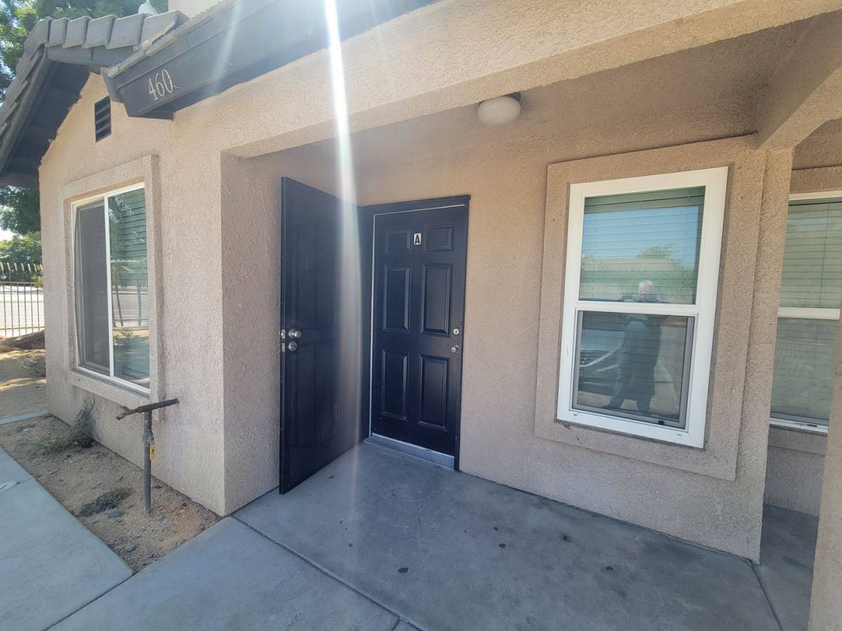 Apartment for rent at 460 Oswell St, Bakersfield, CA 93307