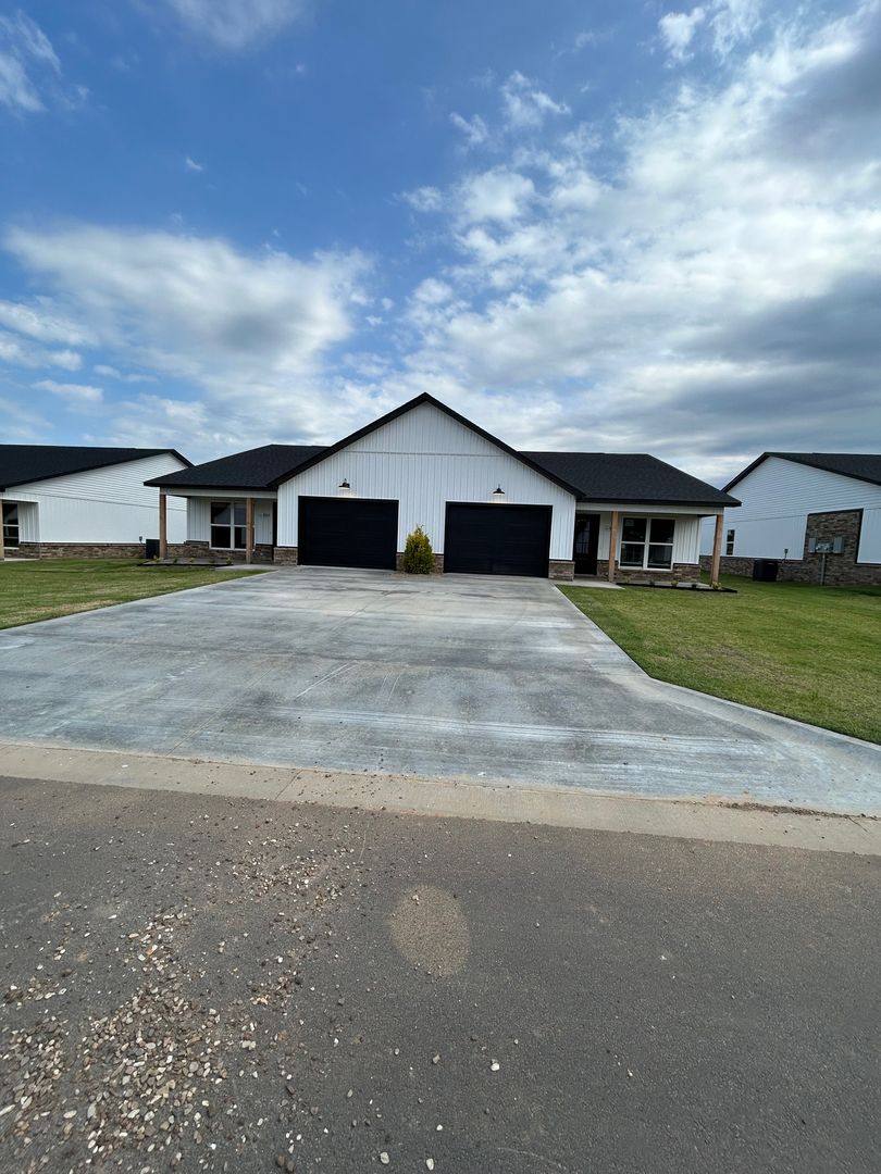 Apartment for rent at 2120 Yellowstone Dr, Barling, AR 72923