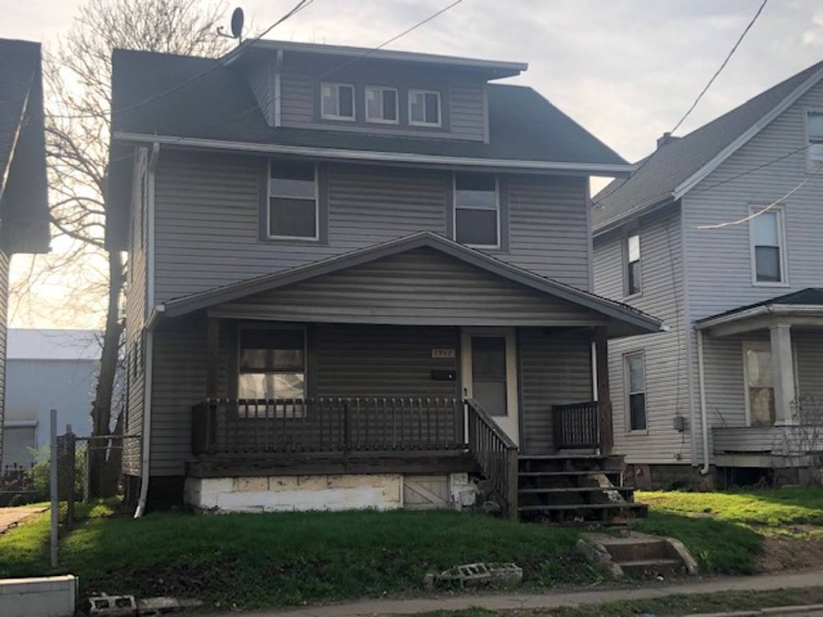 House for rent at 1517 Harrisburg Ave NE, Canton, OH 44705