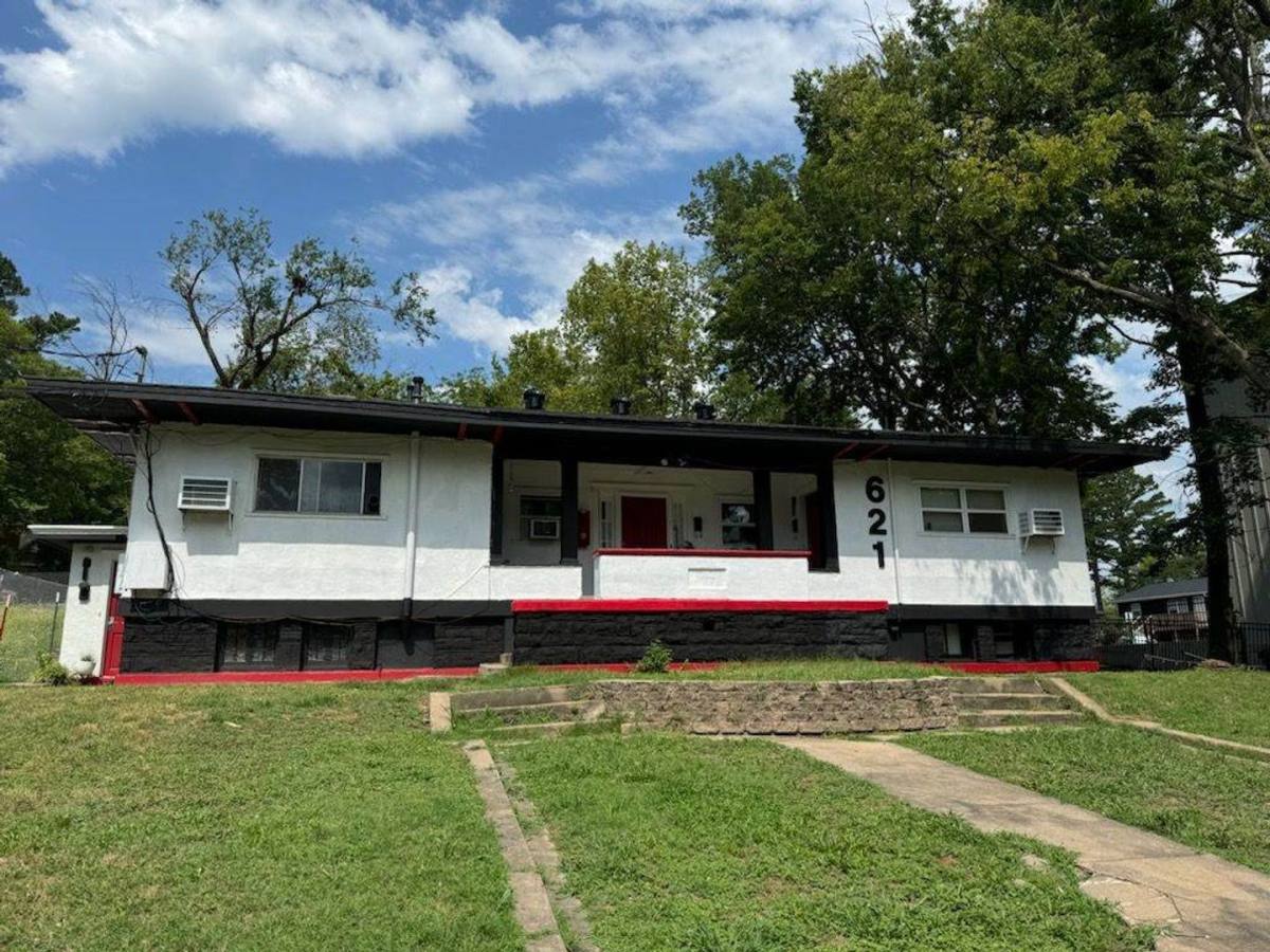 Apartment for rent at 621 Leverett, Fayetteville, AR 72701