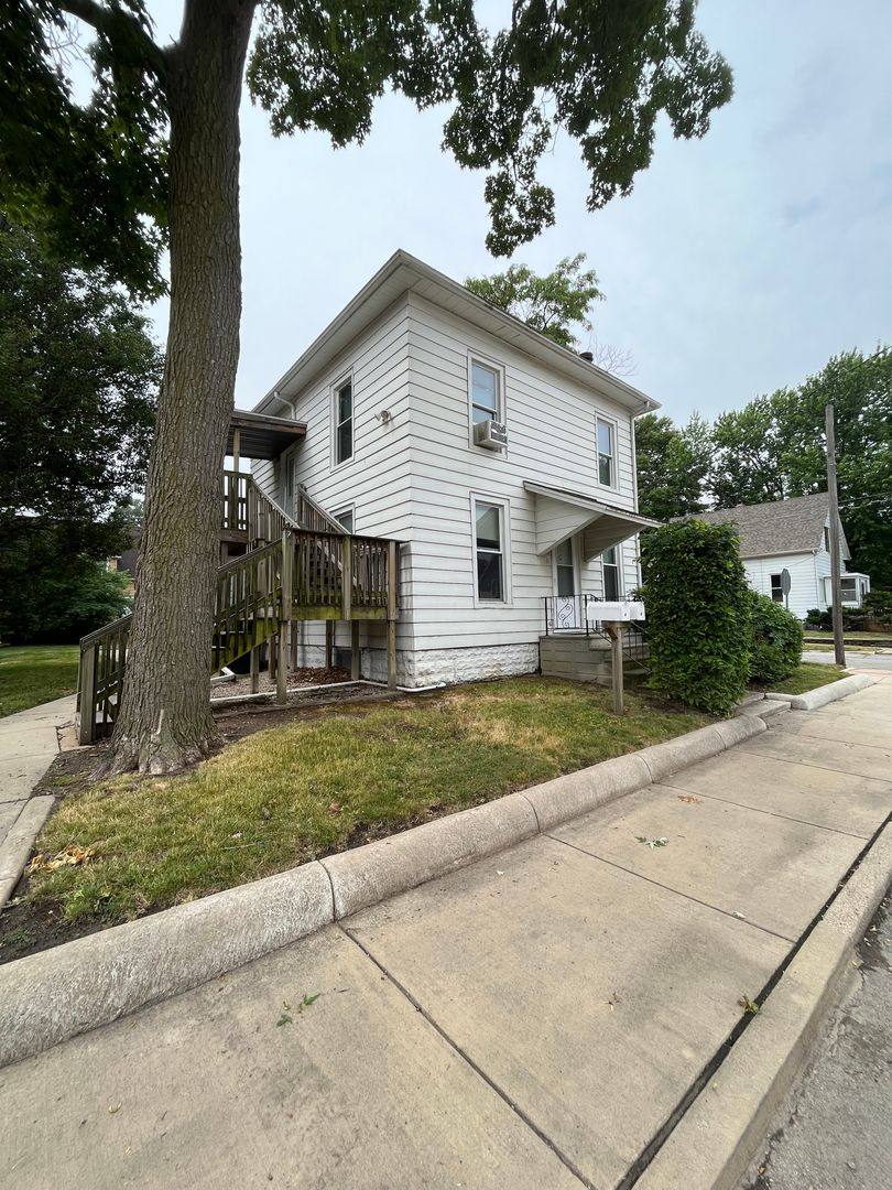 Apartment for rent at 208 W Miller, Bloomington, IL 61701