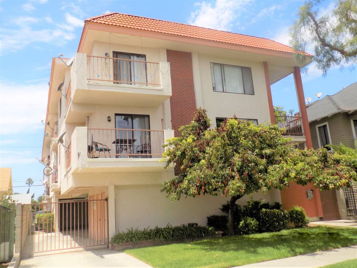 Apartment for rent at 837 Olive Ave, Long Beach, CA 90813