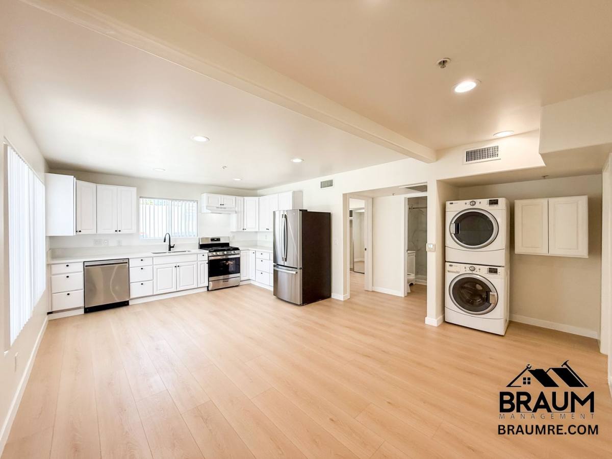 Apartment for rent at 1415 S Centinela Ave, Santa Monica, CA 90404