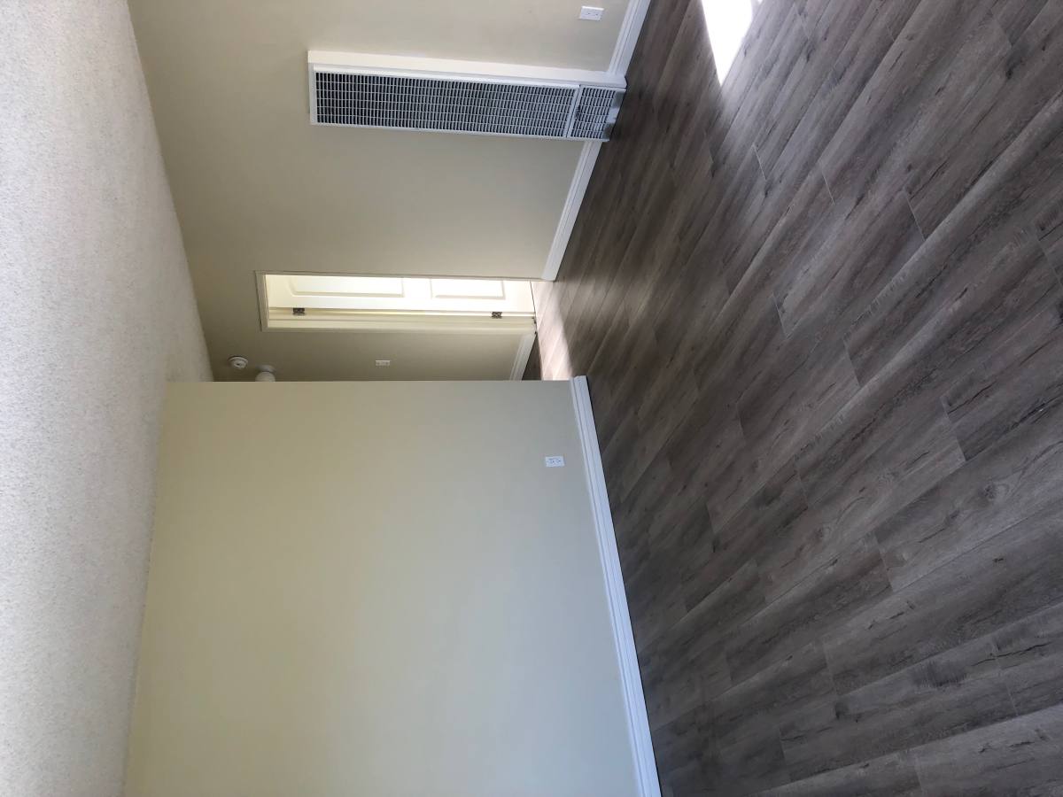 Apartment for rent at 976 W 46th St, Los Angeles, CA 90037
