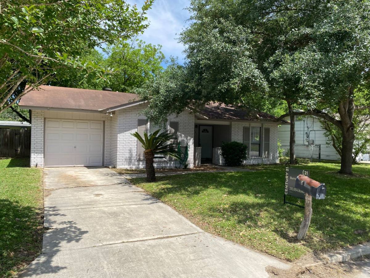House for rent at 521 W Byrd Blvd, Universal City, TX 78148