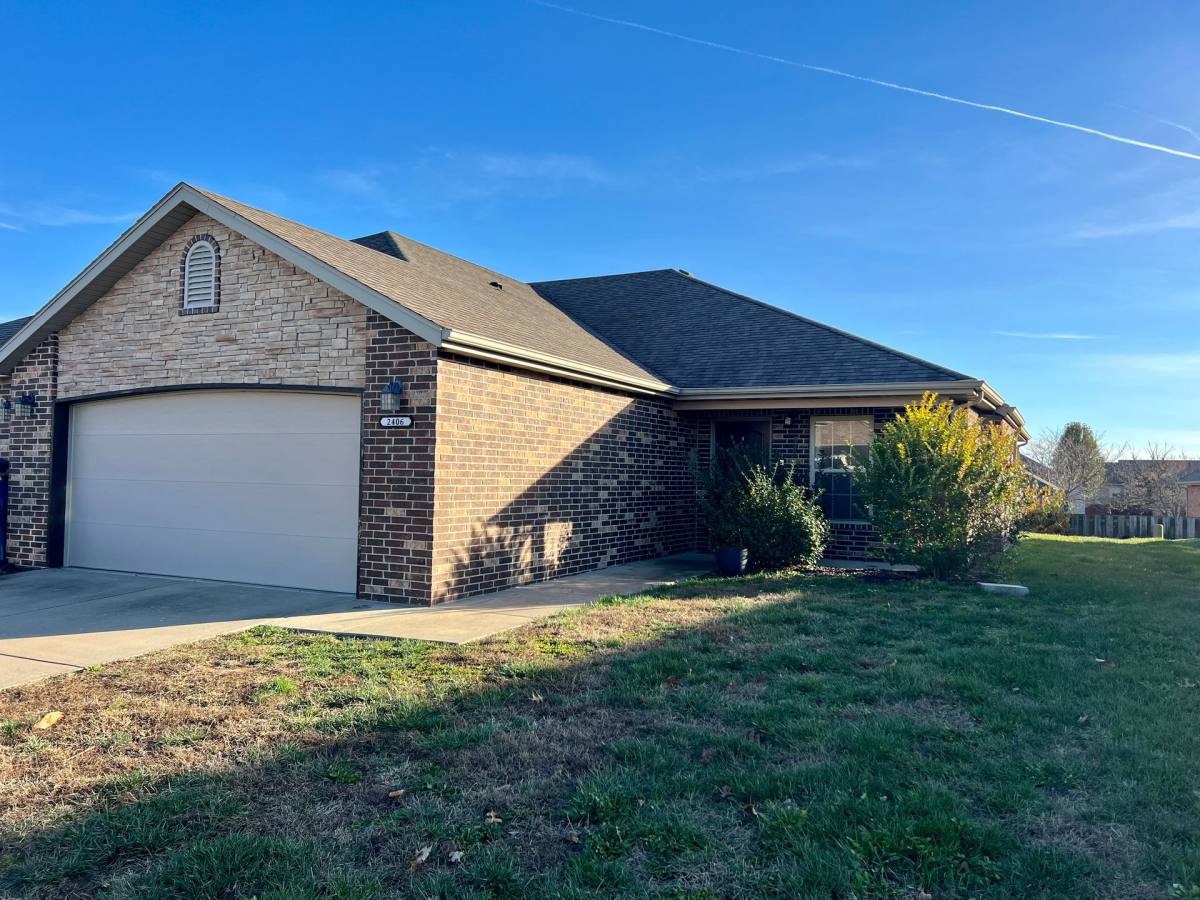 Townhouse for rent at 2404 Bridlewood Trail, Ozark, MO 65721