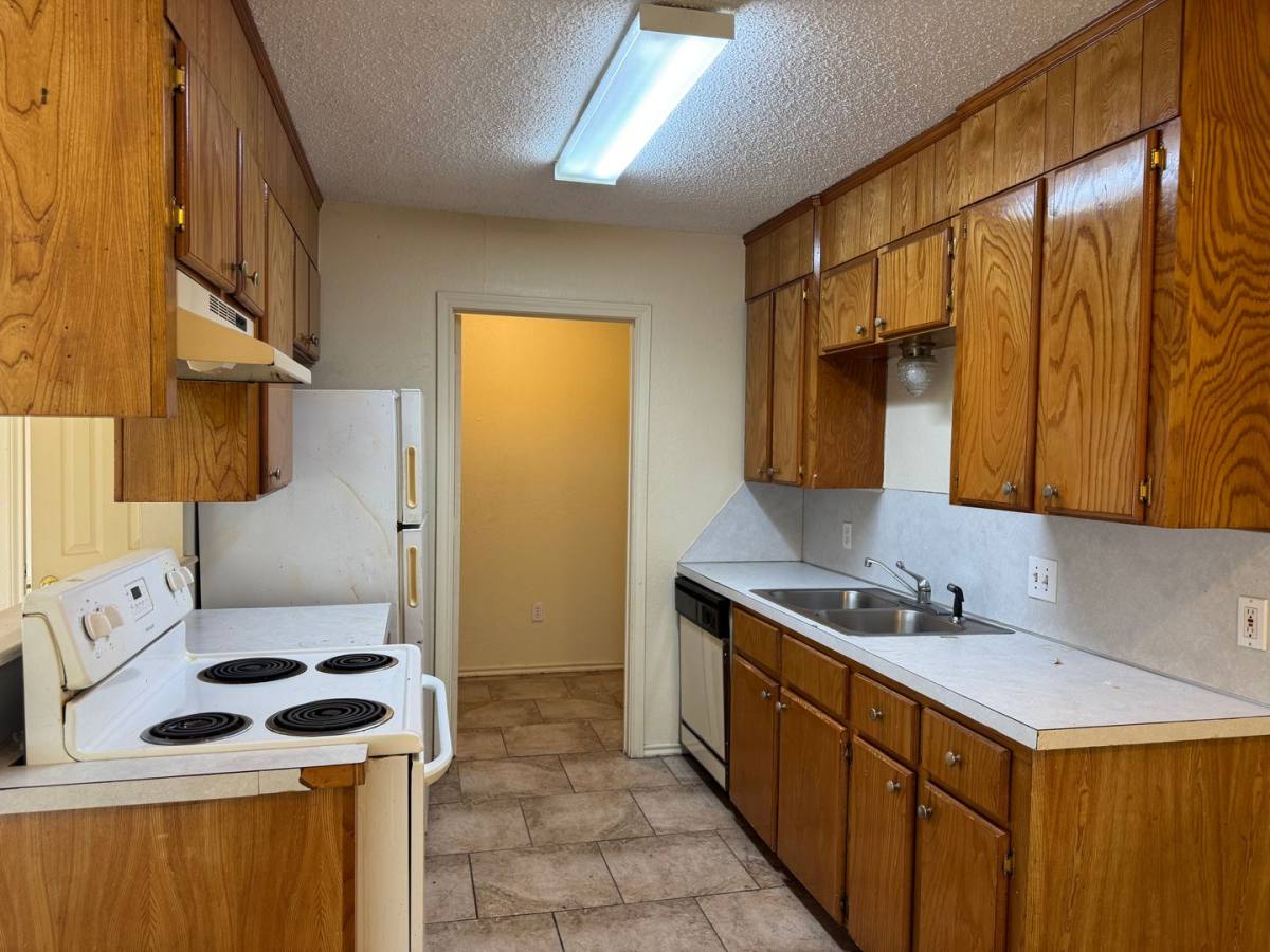 Apartment for rent at 1200 N Kings Highway, Nash, TX 75569