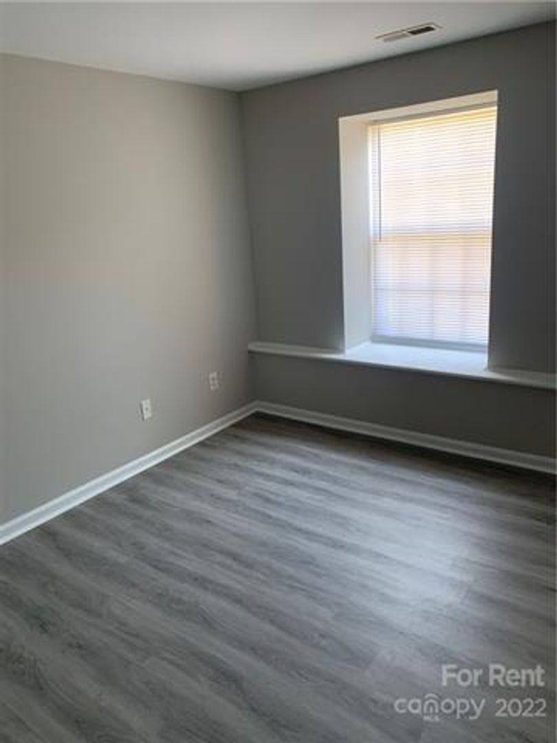 House for rent at 1630 Arlyn Circle, Charlotte, NC 28213