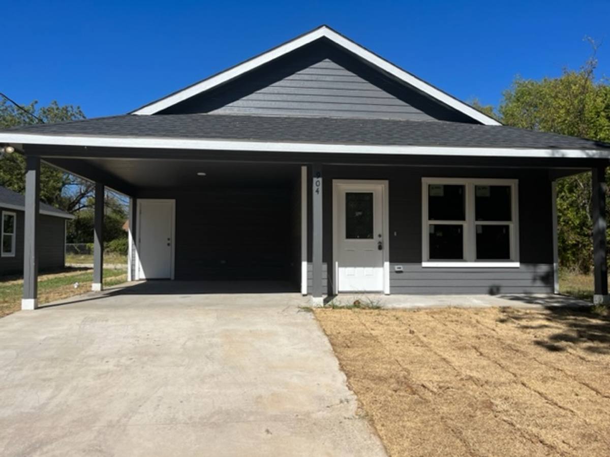 House for rent at 212 Waurika St, Mabank, TX 75156