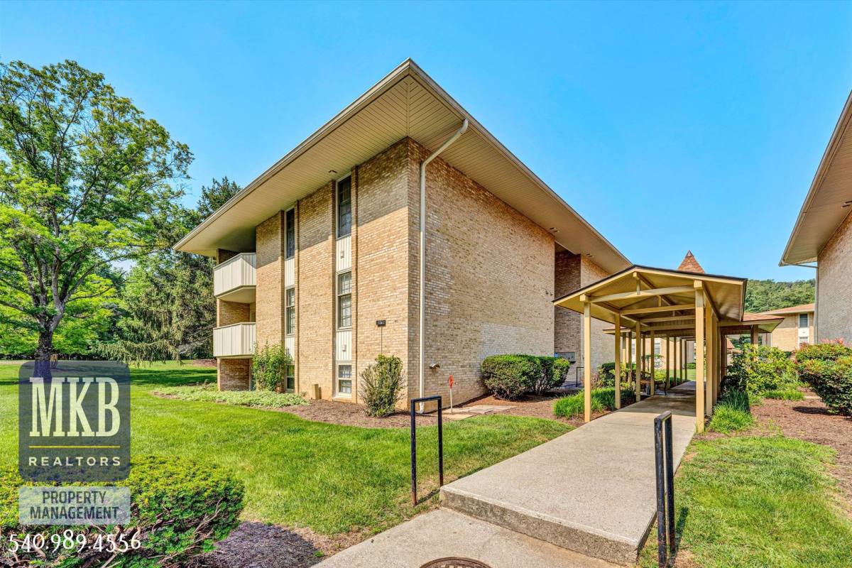 Condo for rent at 5260 Crossbow Circle, Roanoke, VA 24018