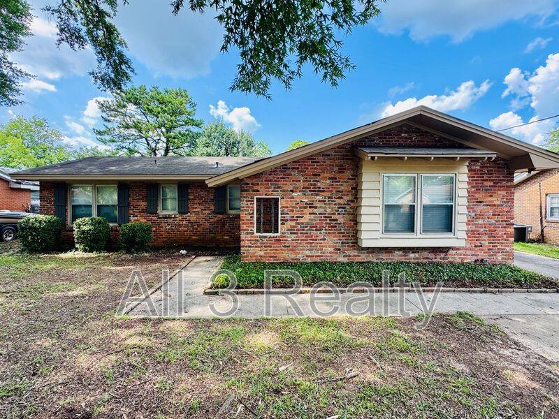 House for rent at 5755 Roxboro Dr, Montgomery, AL 36117
