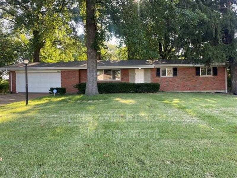 House for rent at 11930 N Ranch Dr, Florissant, MO 63033