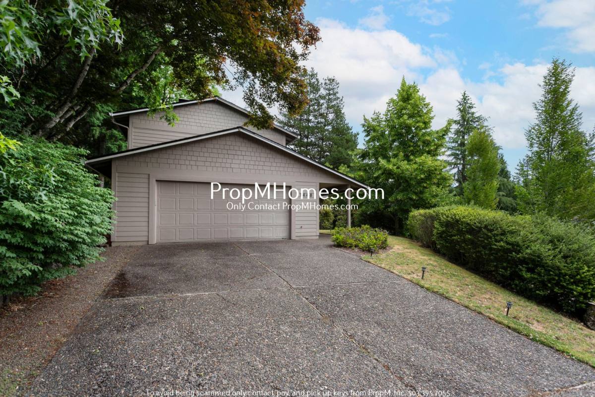House for rent at 1448 Greentree Circle, Lake Oswego, OR 97034