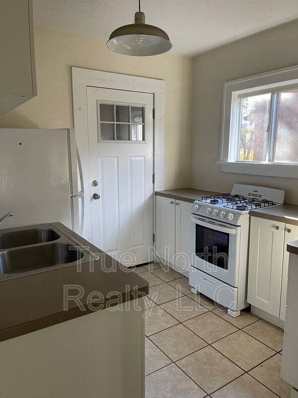 Apartment for rent at 1681 Oak St, Columbus, OH 43205