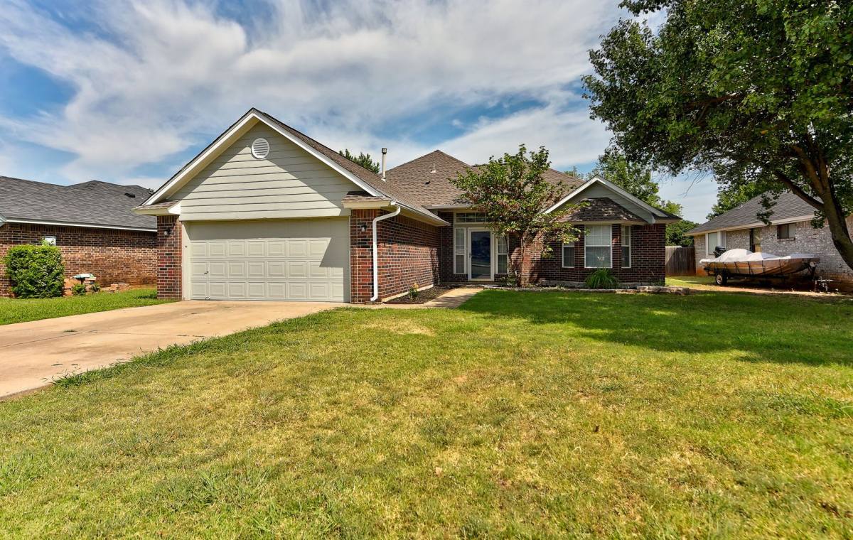 House for rent at 1805 Lois Lynn, Edmond, OK 73003