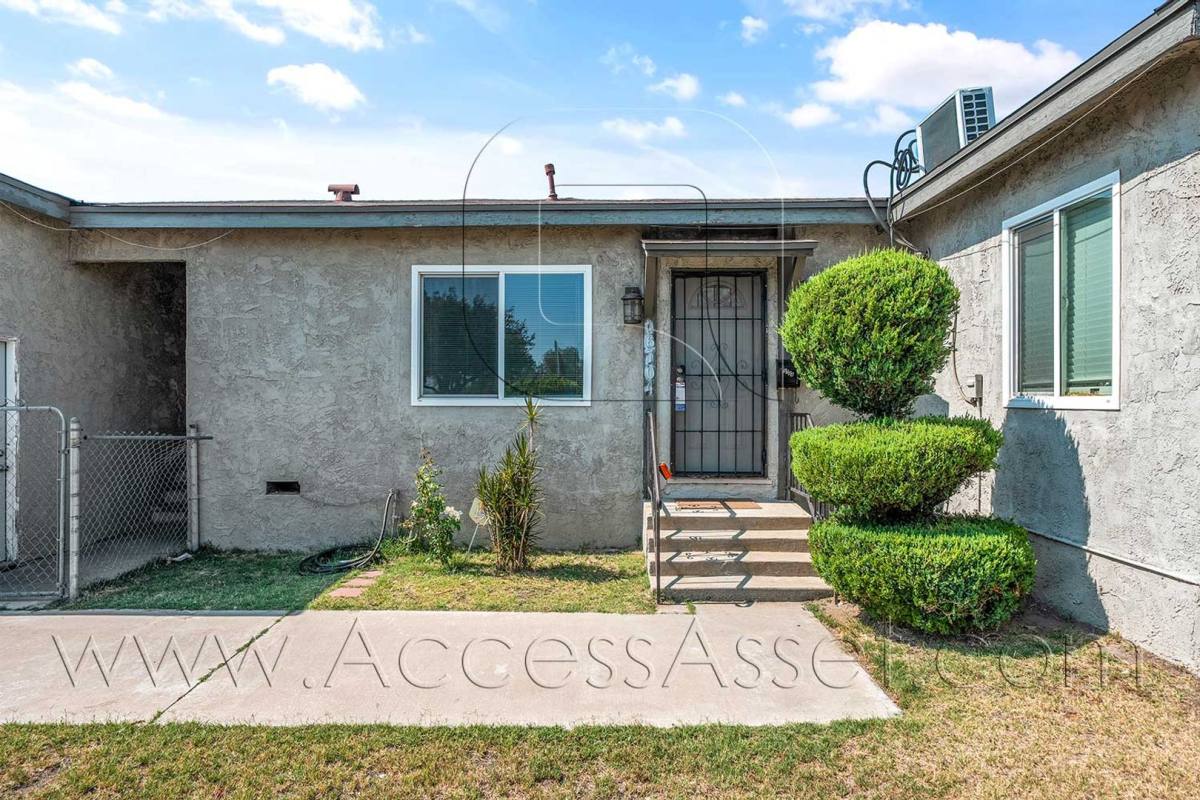 Apartment for rent at 16702 Orange Way, Fontana, CA 92335