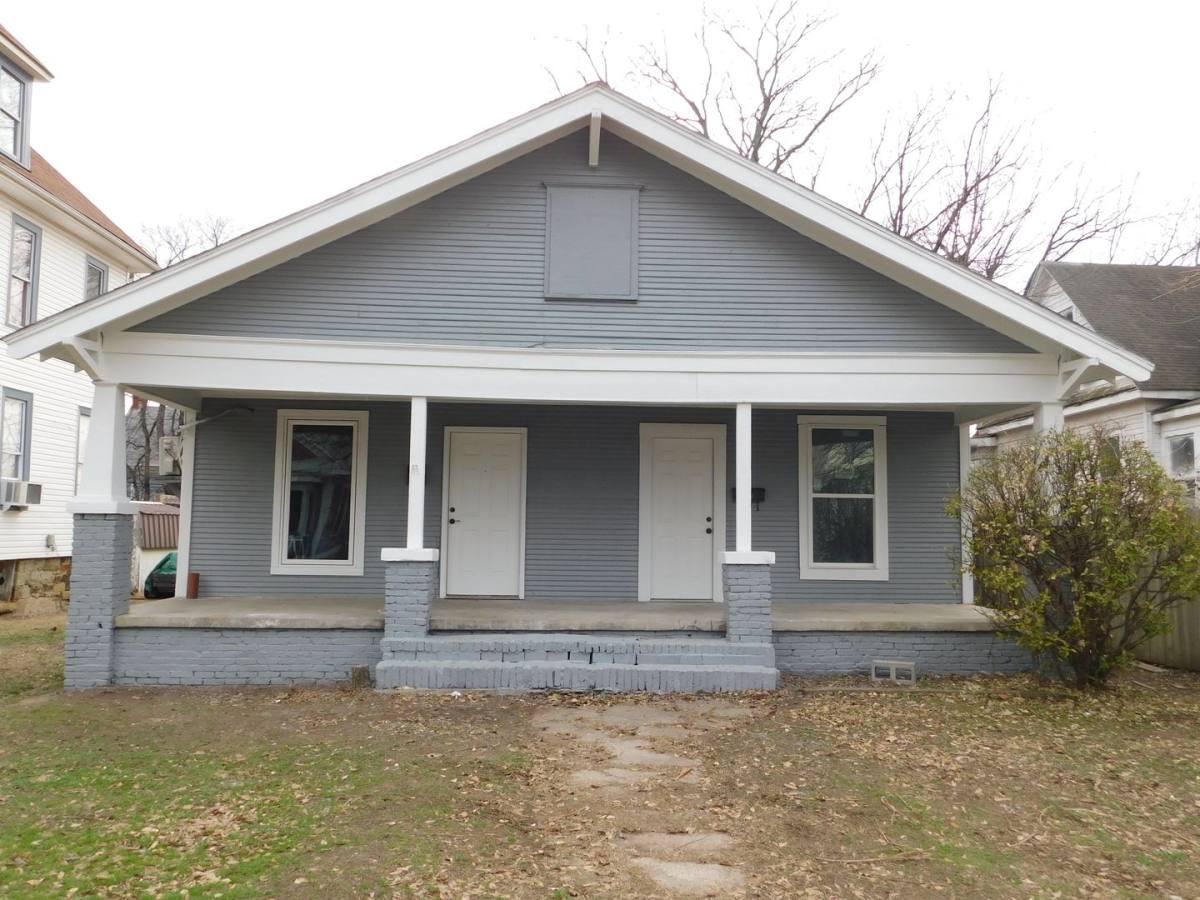 Apartment for rent at 1112-1114 N 14th St, Fort Smith, AR 72901