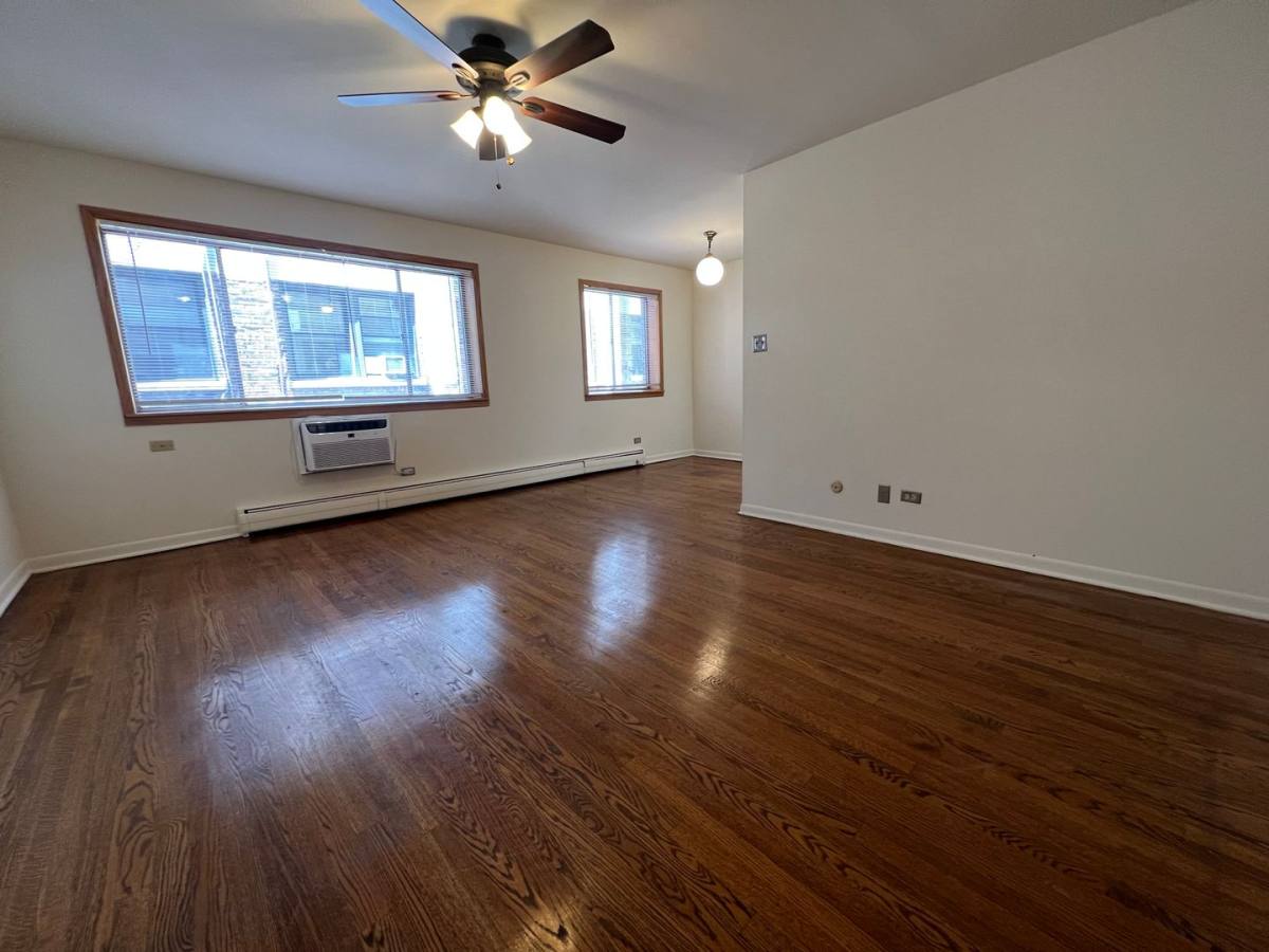 Apartment for rent at 417 W Roscoe, Chicago, IL 60657