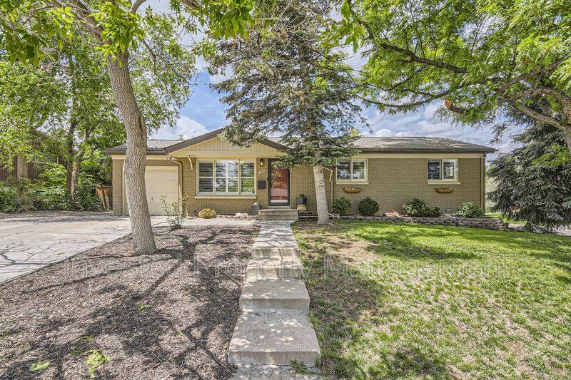 House for rent at 5007 S Mabre Court, Littleton, CO 80123