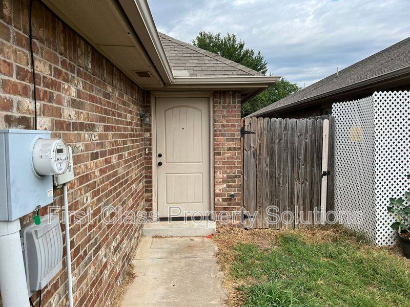 House for rent at 129 Ashley Dr, Edmond, OK 73003